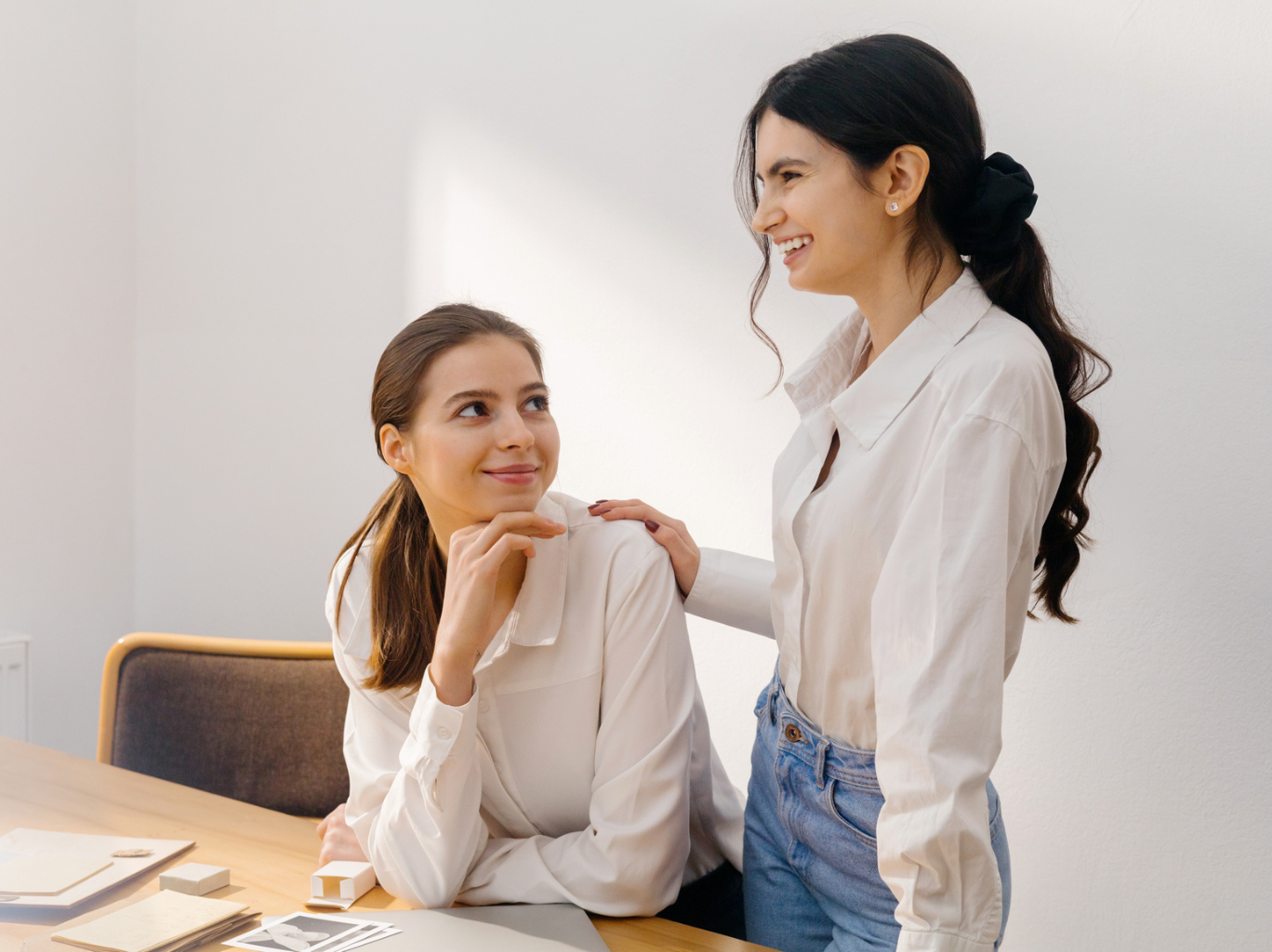 Two women working together deciding between co-founder vs. solo founder
